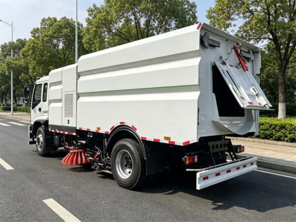 ISUZU 4 CBM Road Cleaning Sweeper Truck Back