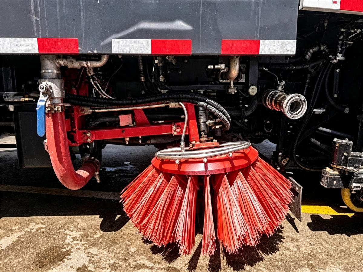 ISUZU 4 CBM Road Cleaning Sweeper Truck Brush ISUZU 4 CBM Road Cleaning Sweeper Truck Brush