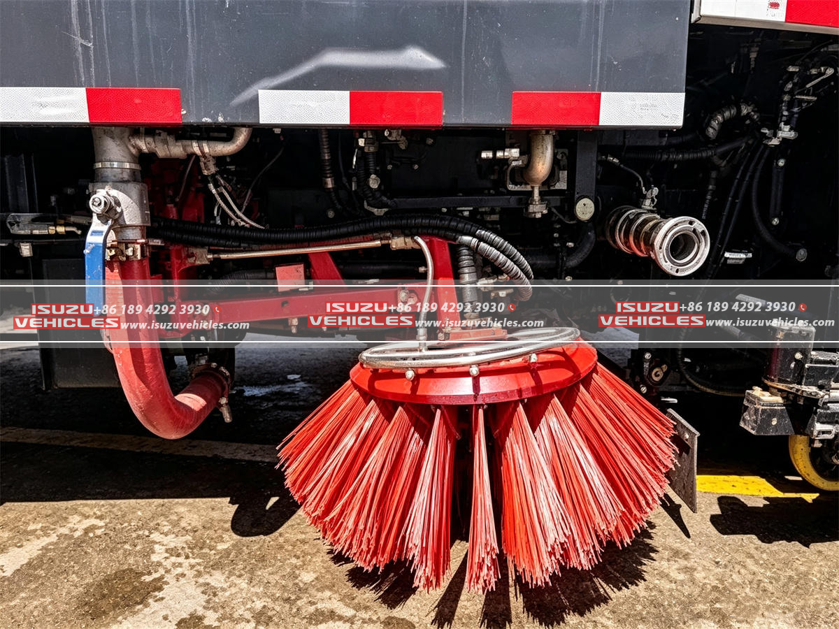 ISUZU 4 CBM Road Cleaning Sweeper Truck Brush ISUZU 4 CBM Road Cleaning Sweeper Truck Brush