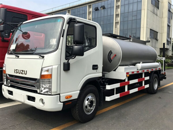 ISUZU 4 CBM Semi Automatic Asphalt Distributor Truck