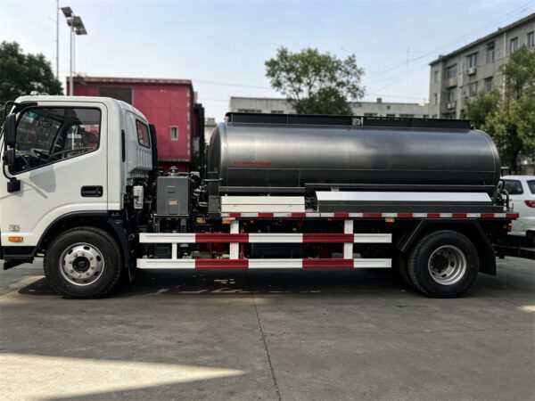ISUZU 4 CBM Semi Automatic Asphalt Distributor Truck Body