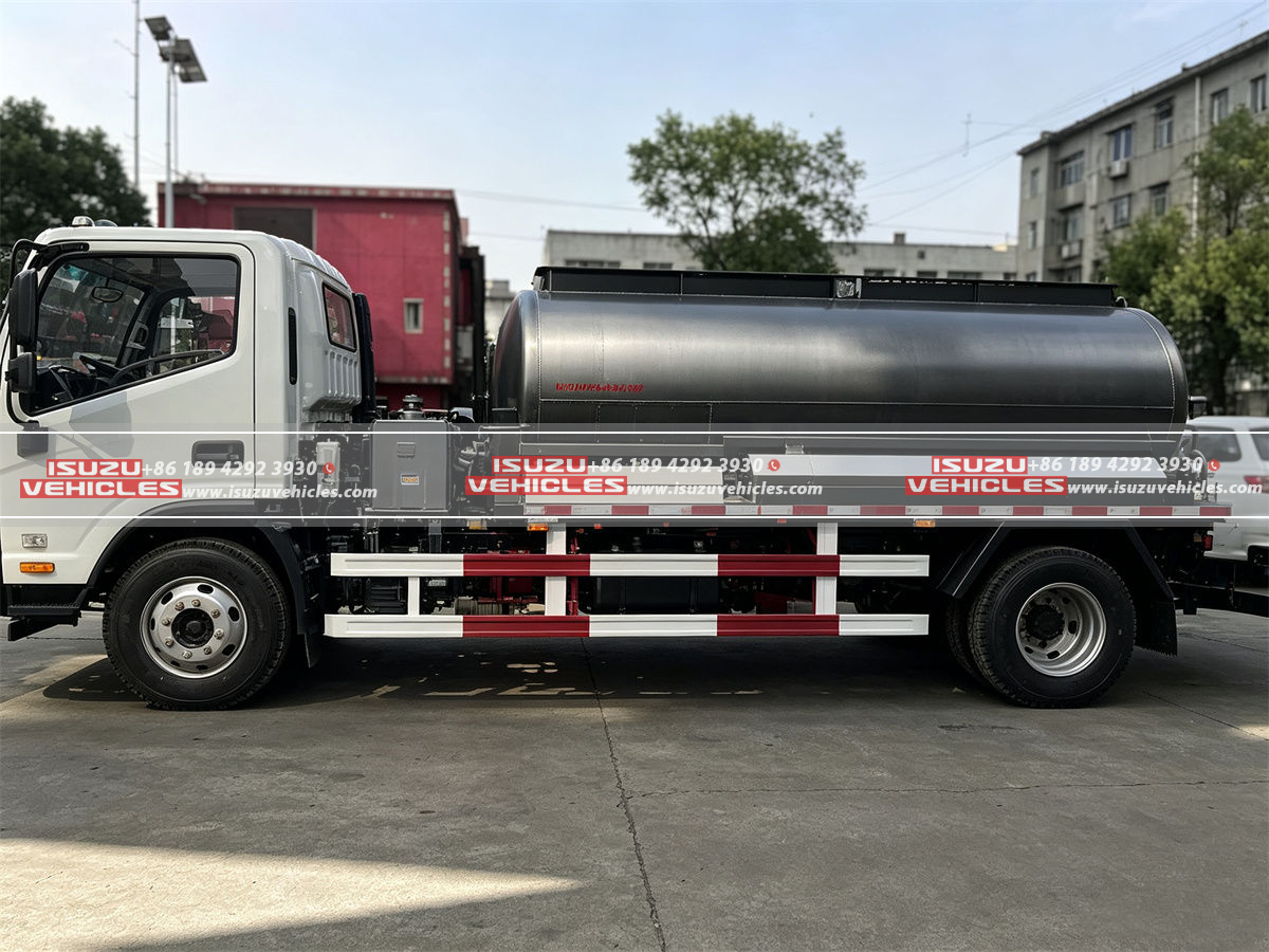 ISUZU 4 CBM Semi Automatic Asphalt Distributor Truck Body ISUZU 4 CBM Semi Automatic Asphalt Distributor Truck Body
