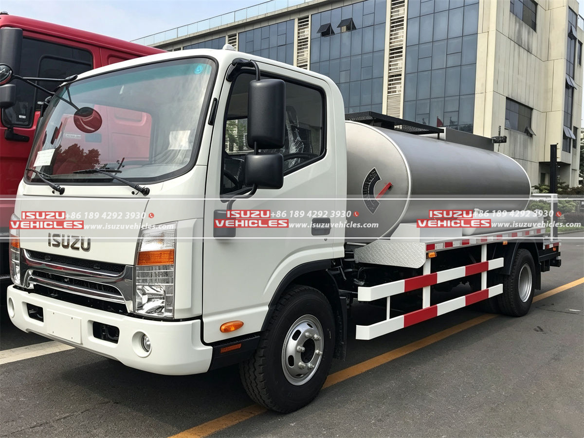 ISUZU 4 CBM Semi Automatic Asphalt Distributor Truck ISUZU 4 CBM Semi Automatic Asphalt Distributor Truck