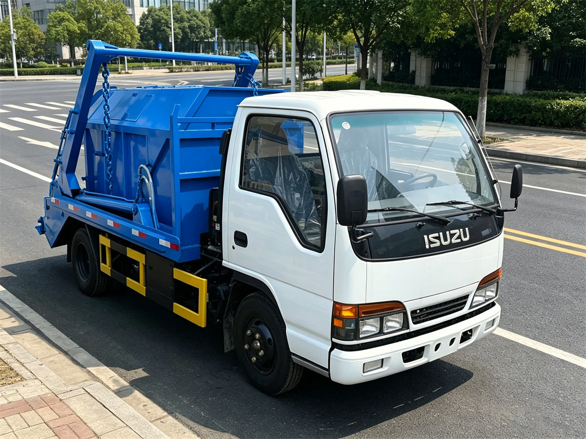 ISUZU 5 CBM Skip Loader Garbage Truck Left ISUZU 5 CBM Skip Loader Garbage Truck Left