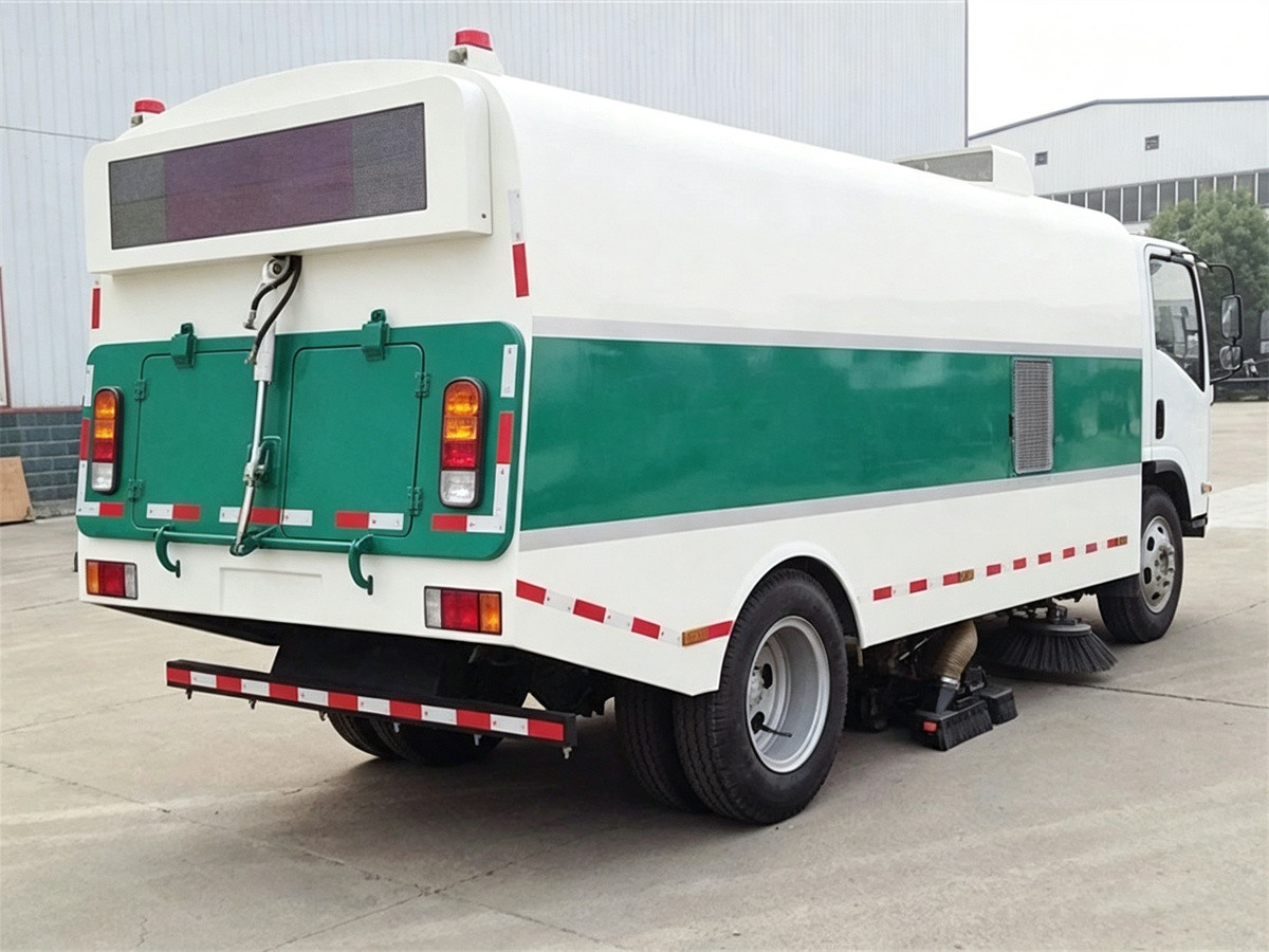 ISUZU 6 CBM Dry Sweeper Truck Back View ISUZU 6 CBM Dry Sweeper Truck Back View