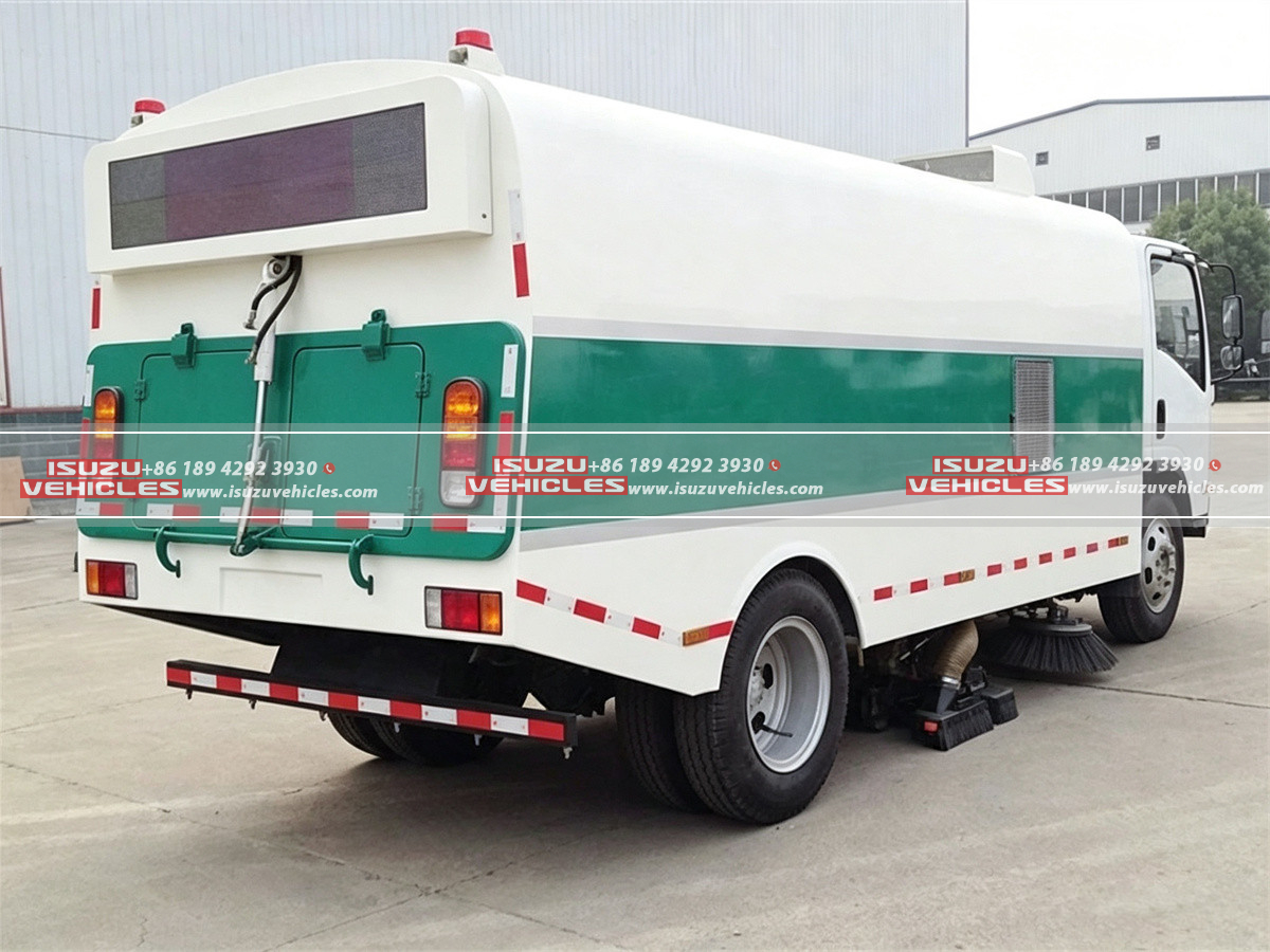 ISUZU 6 CBM Dry Sweeper Truck Back View ISUZU 6 CBM Dry Sweeper Truck Back View