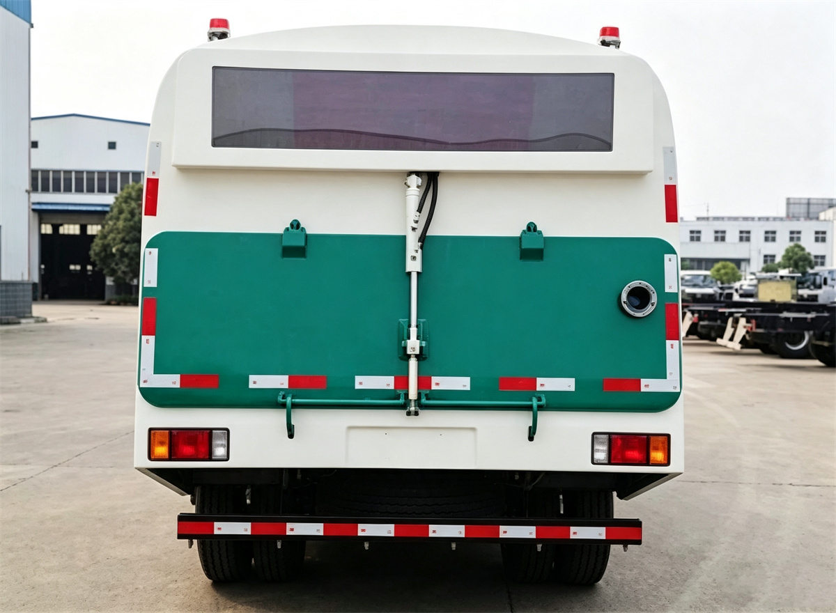 ISUZU 6 CBM Dry Sweeper Truck Back ISUZU 6 CBM Dry Sweeper Truck Back