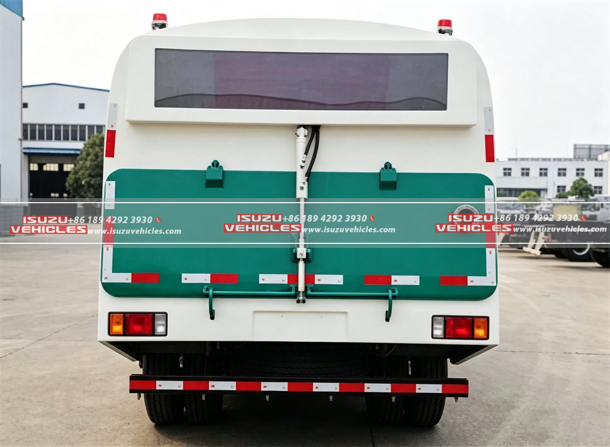 ISUZU 6 CBM Dry Sweeper Truck Back ISUZU 6 CBM Dry Sweeper Truck Back