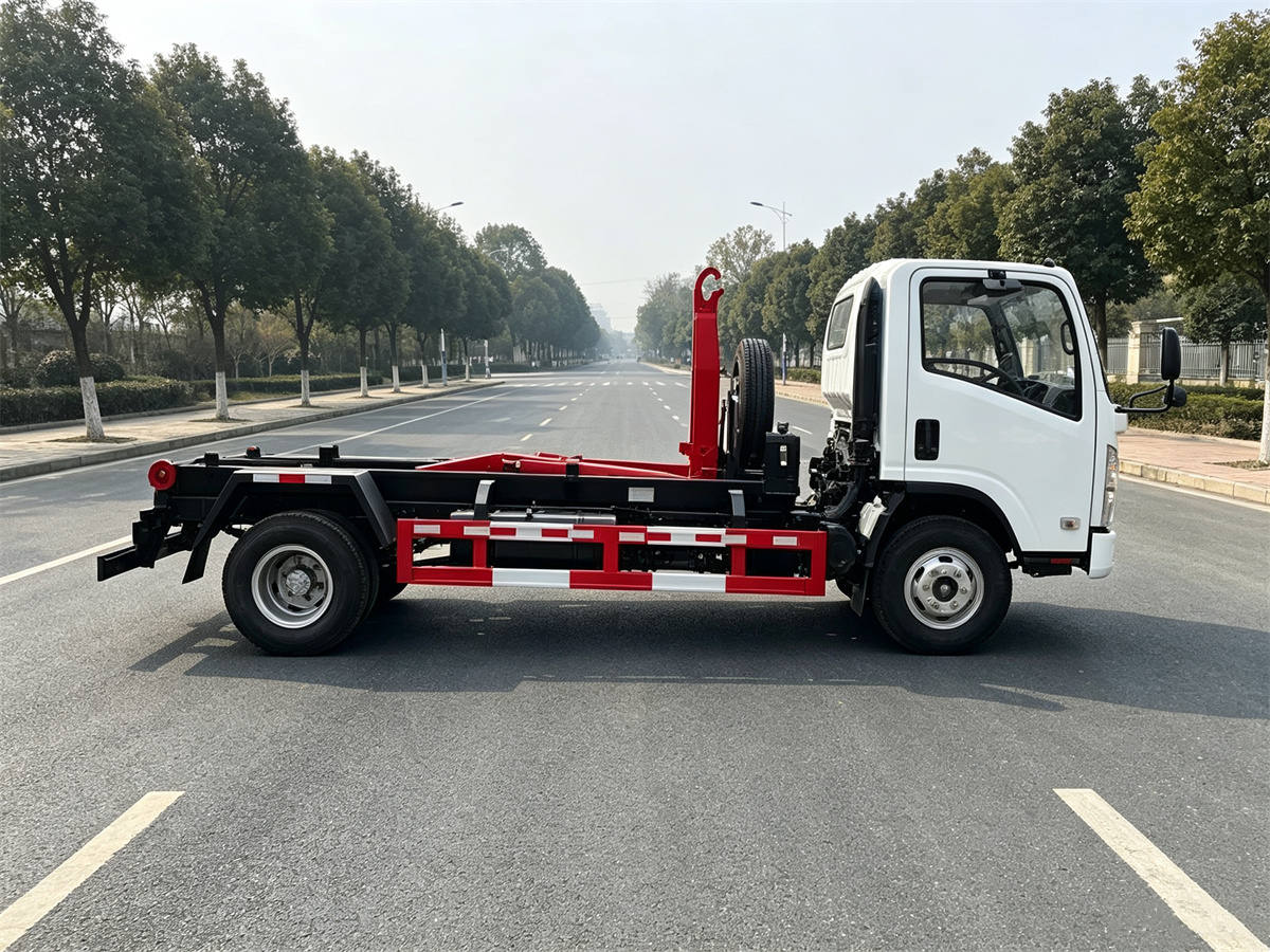 ISUZU 6 CBM Hooklift Garbage Truck Body ISUZU 6 CBM Hooklift Garbage Truck Body