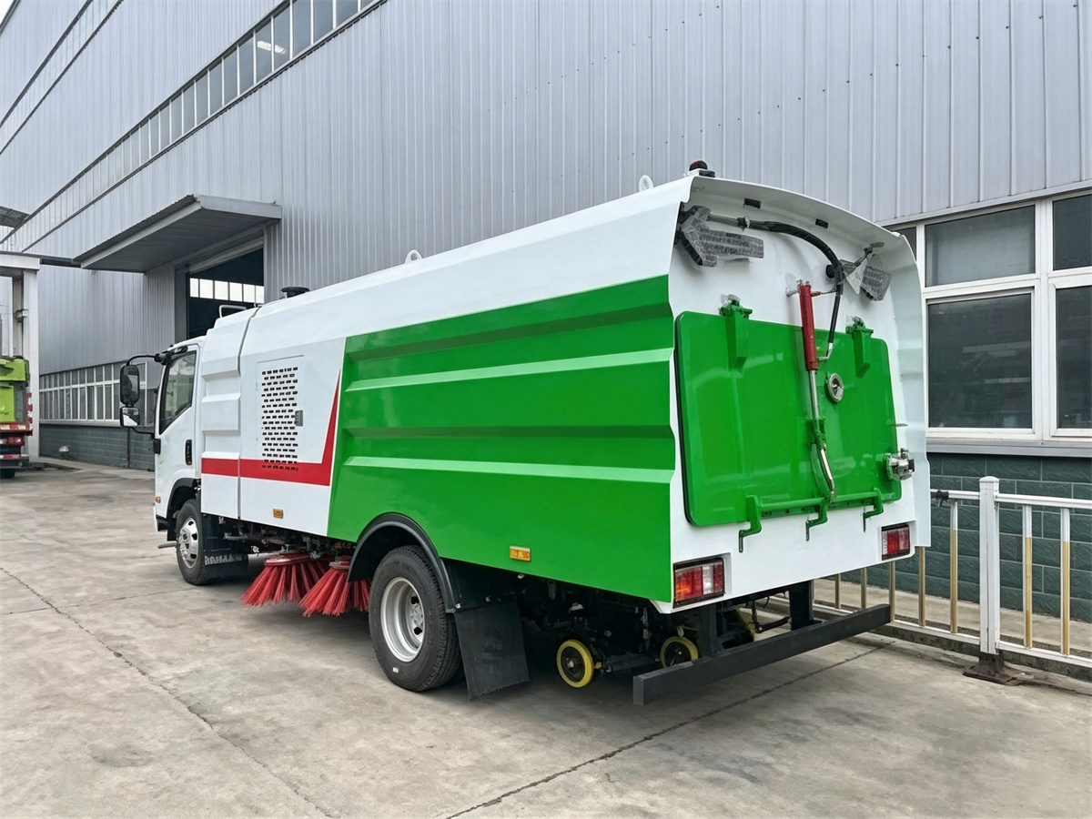 ISUZU 7 CBM Sweeping Truck Back Left ISUZU 7 CBM Sweeping Truck Back Left