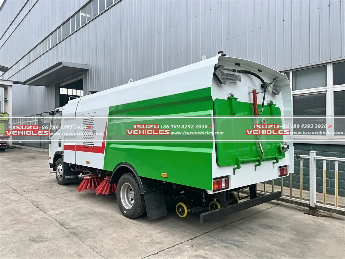 ISUZU 7 CBM Sweeping Truck Back Left ISUZU 7 CBM Sweeping Truck Back Left