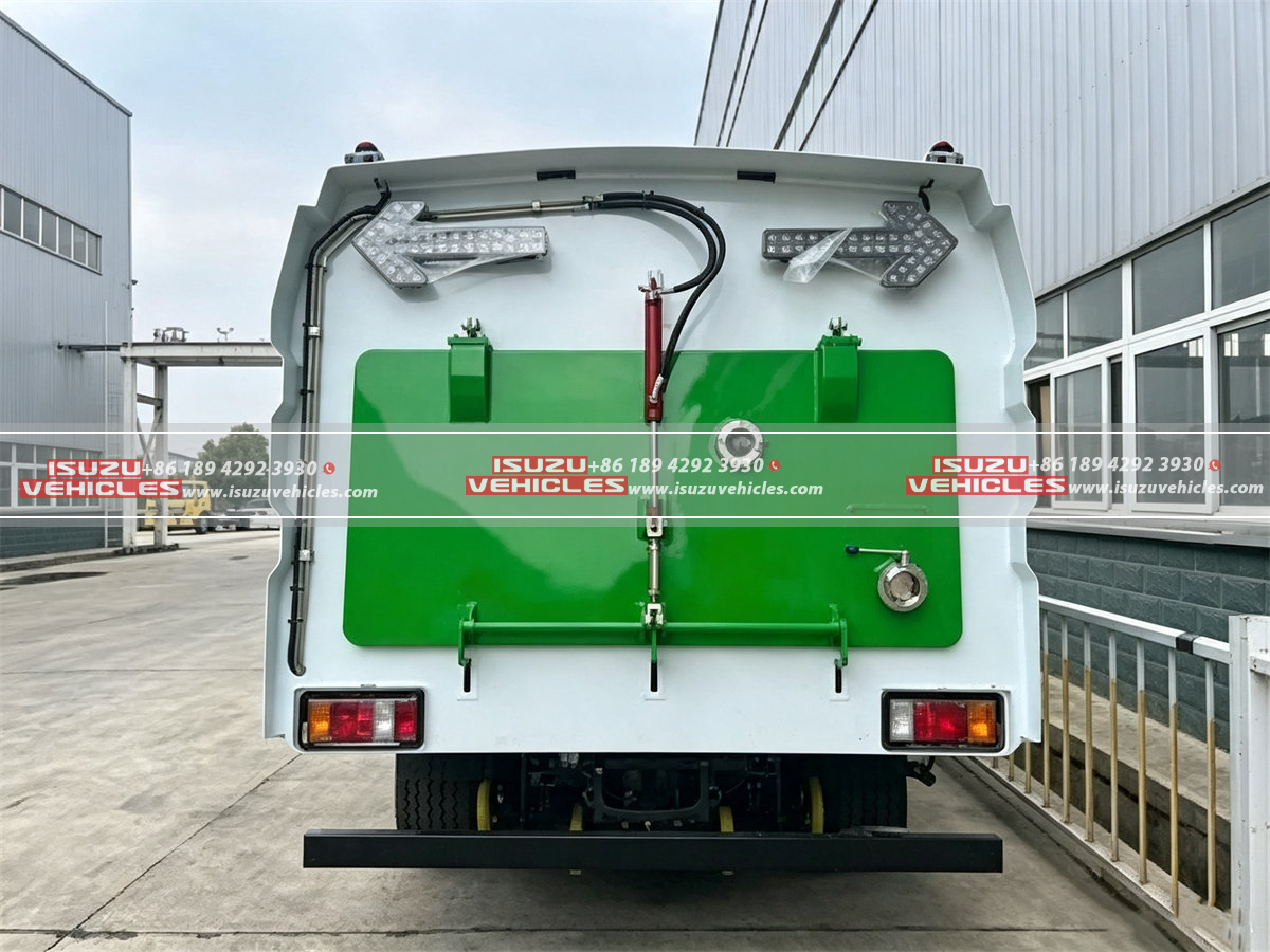 ISUZU 7 CBM Sweeping Truck Rear View ISUZU 7 CBM Sweeping Truck Rear View