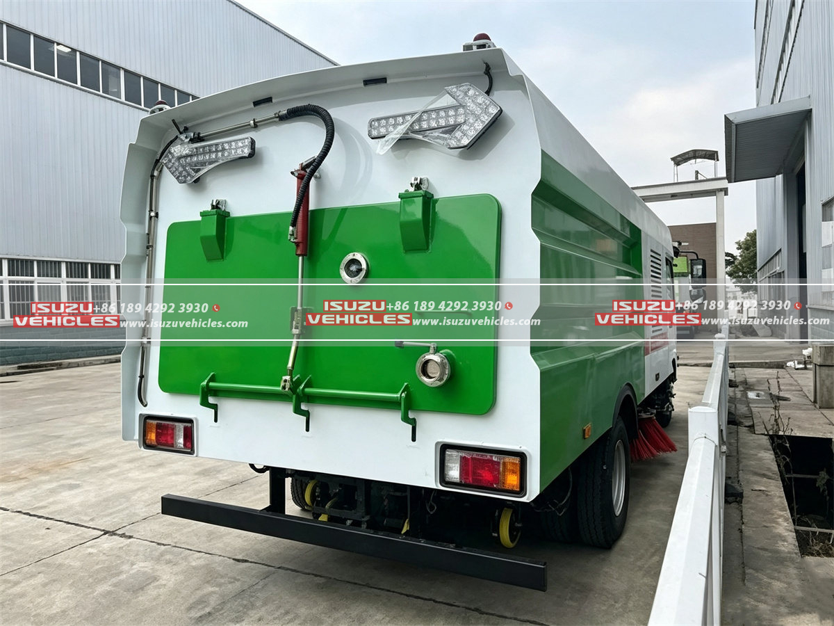 ISUZU 7 CBM Sweeping Truck Rear ISUZU 7 CBM Sweeping Truck Rear