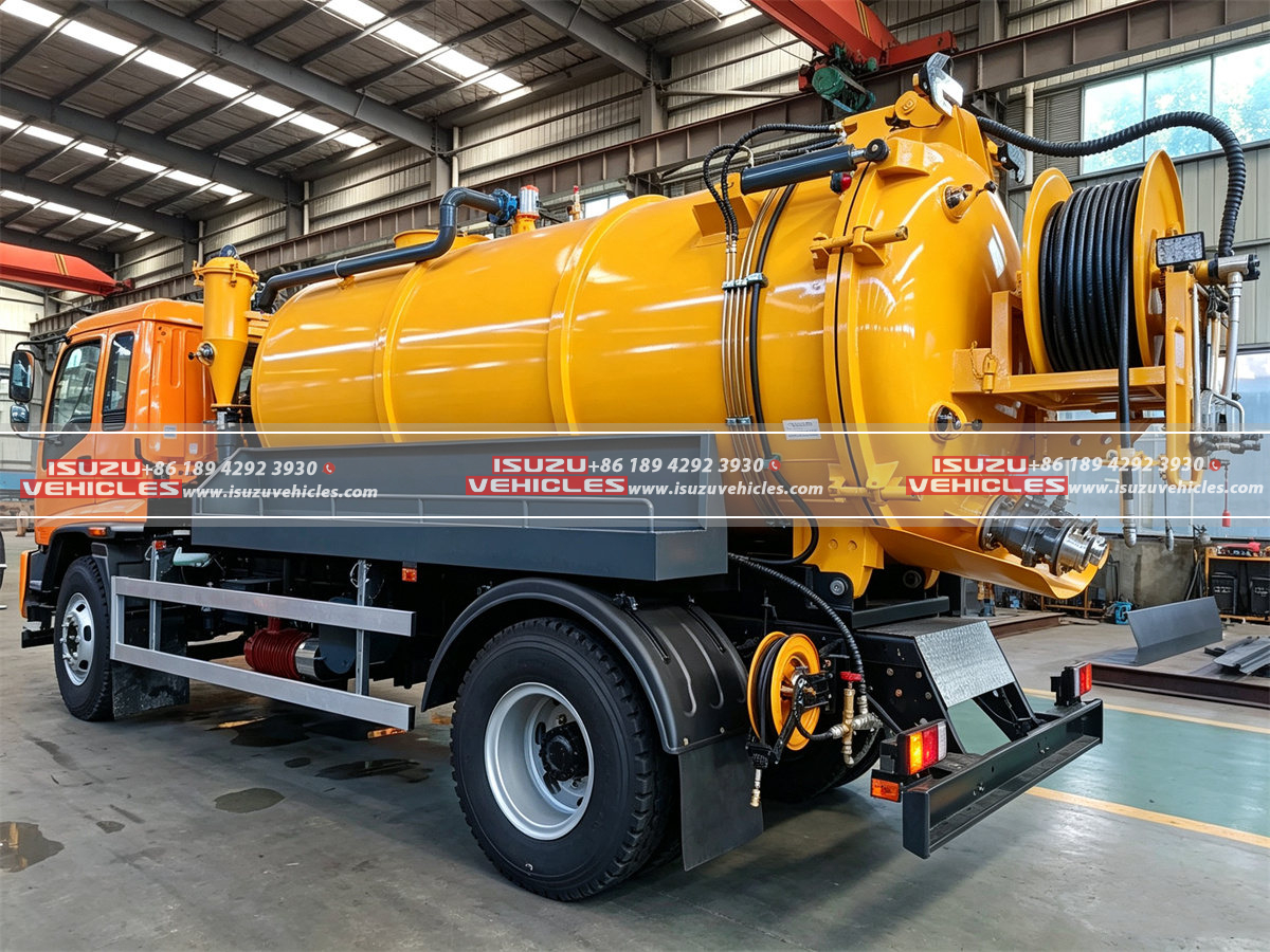 ISUZU 8000L Combined Jetting Vacuum Truck Right ISUZU 8000L Combined Jetting Vacuum Truck Right