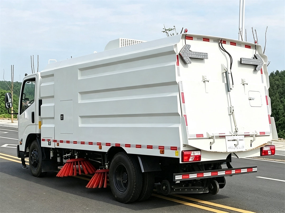 ISUZU 9 CBM Dust Sweeping Truck Side View ISUZU 9 CBM Dust Sweeping Truck Side View