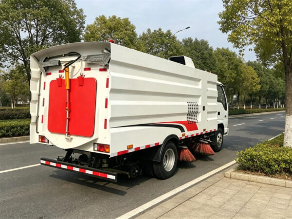 ISUZU 9 CBM Washing Sweeper Truck Side