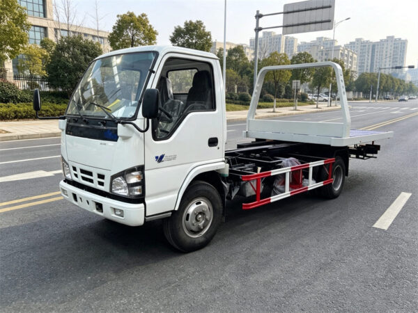 ISUZU Rollback Breakdown Recovery Truck working