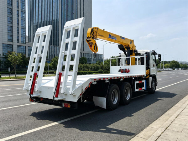 ISUZU 10 Ton Mounted Crane Boom Truck Back Left