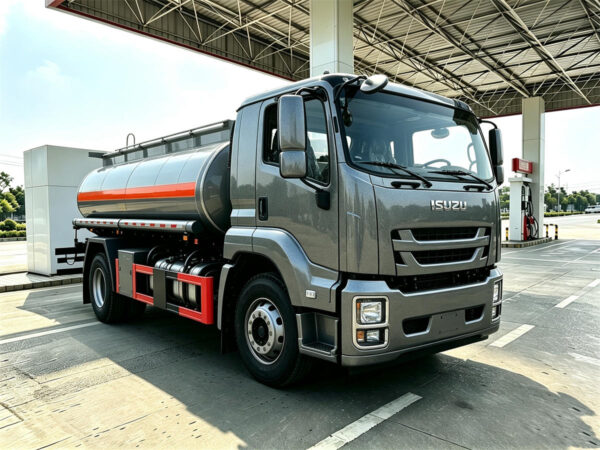 ISUZU 12 CBM Fuel Tank Truck Left
