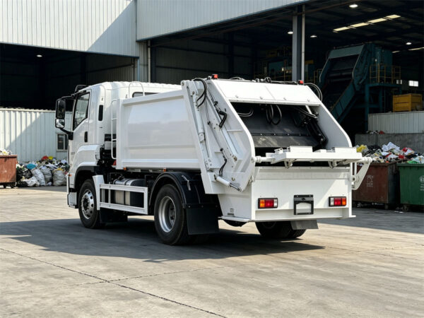 ISUZU 12 CBM Rear Compactor Garbage Truck Rear