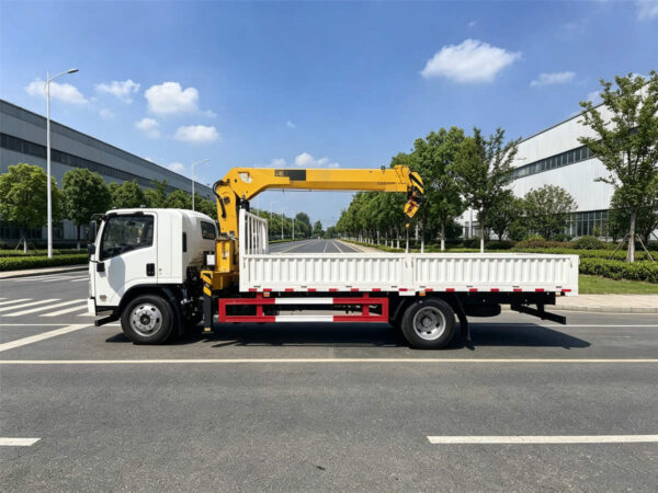 ISUZU 16 Ton Truck with Folding Arm Crane Body