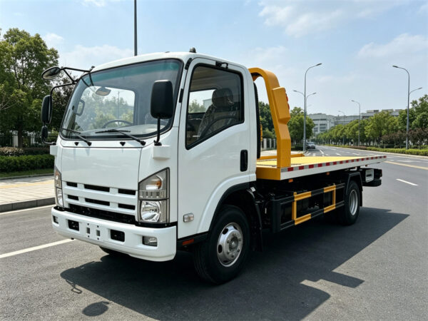 ISUZU 3 Ton Flatbed Wrecker Truck (2)