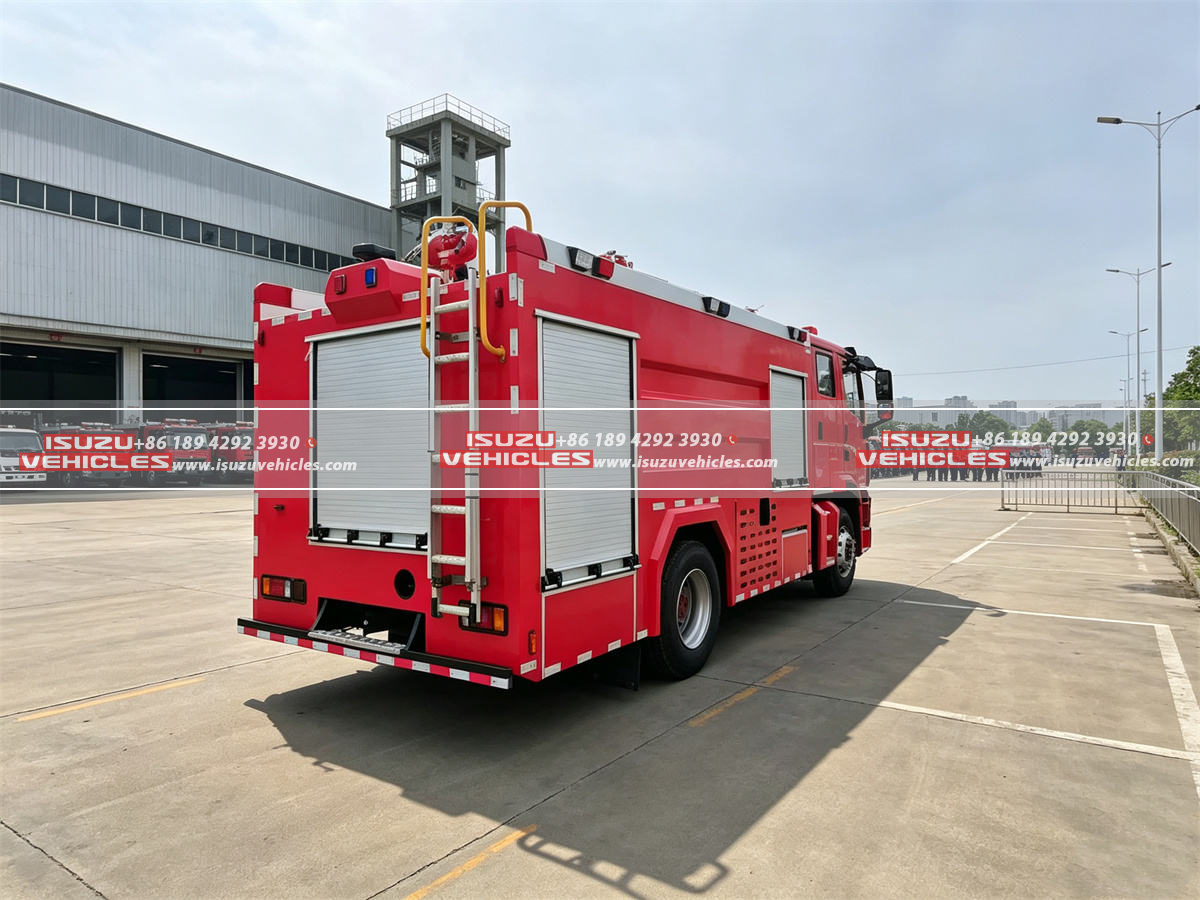 ISUZU 3000L Water Foam Fire Truck Back ISUZU 3000L Water Foam Fire Truck Back