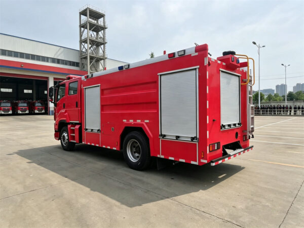 ISUZU 3000L Water Foam Fire Truck Rear