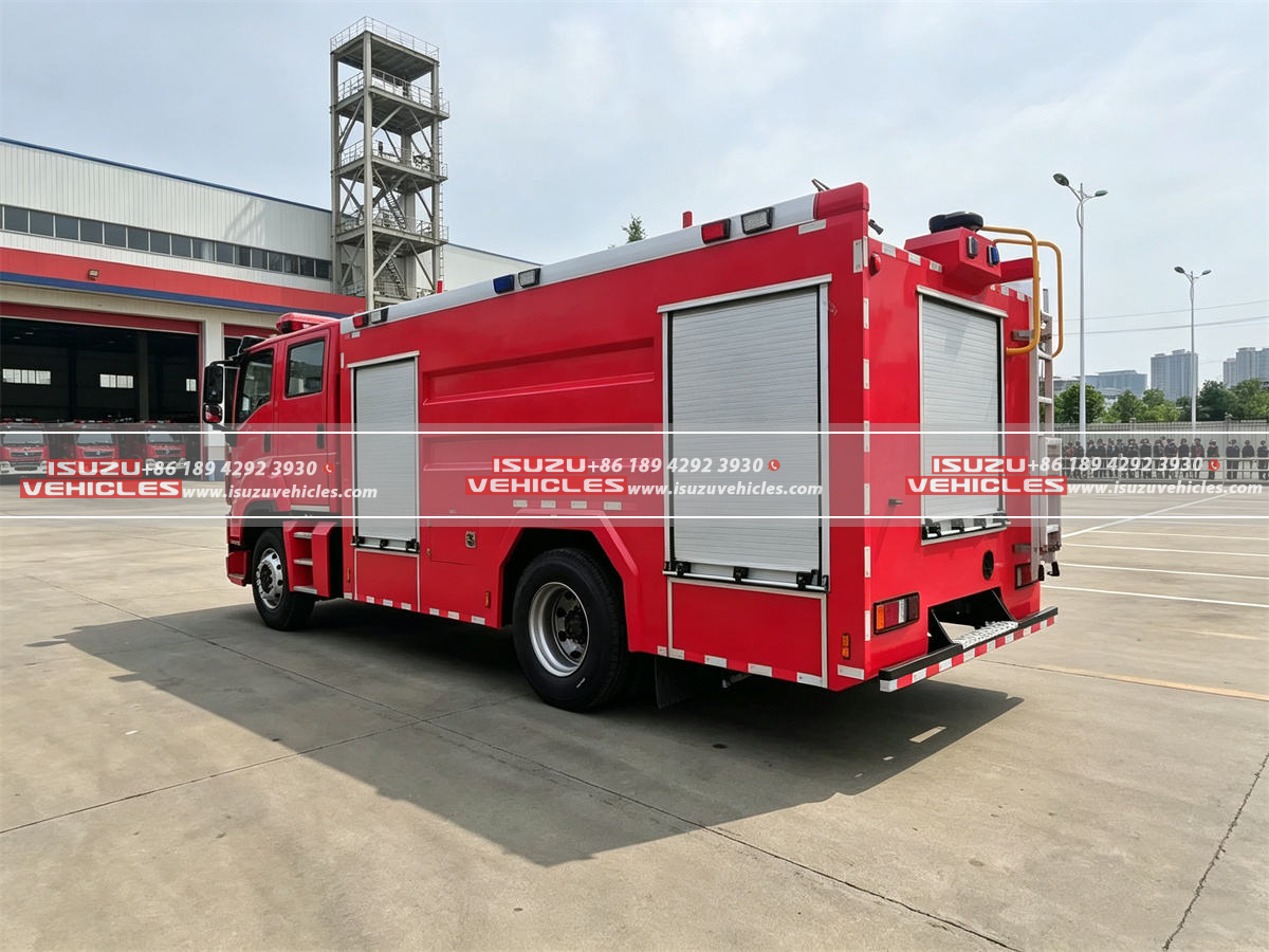 ISUZU 3000L Water Foam Fire Truck Rear ISUZU 3000L Water Foam Fire Truck Rear