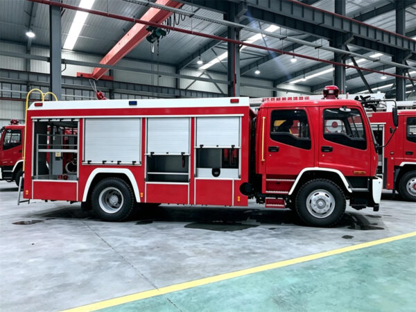 ISUZU 3000L Water Foam Tank Fire truck Body