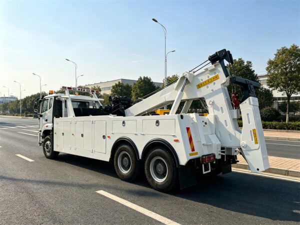 ISUZU 35 Ton Recovery Towing Truck Back Left