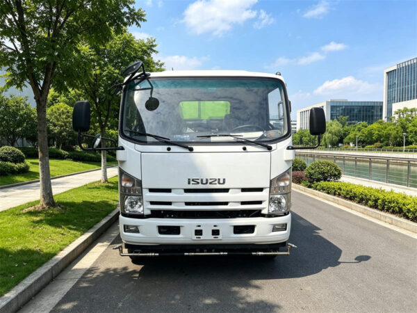 ISUZU 8 CBM Road Sweeper Truck Tractor