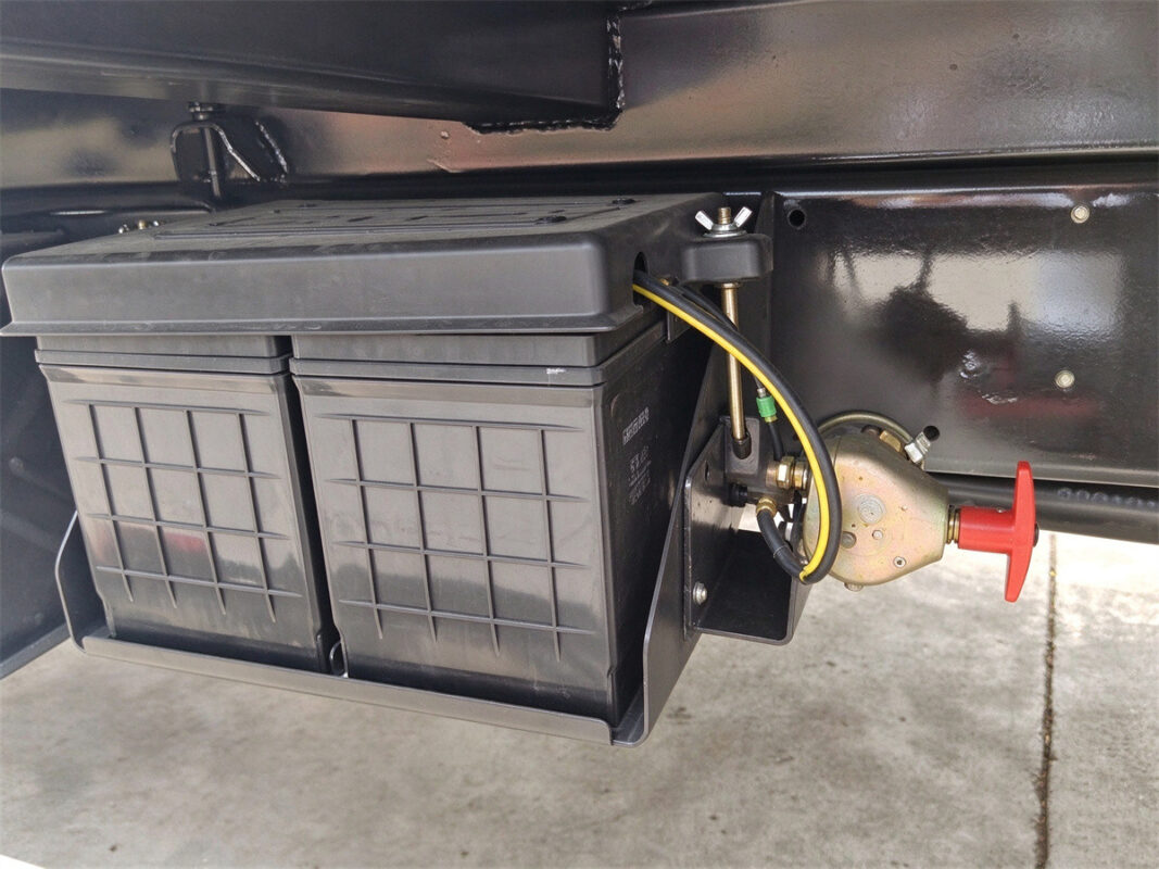 ISUZU 10 CBM Rear Compactor Garbage Truck Details (2)