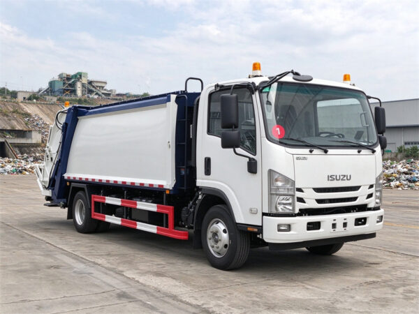ISUZU 10 CBM Rear Compactor Garbage Truck Left