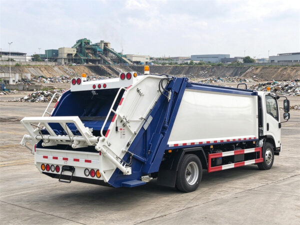 ISUZU 10 CBM Rear Compactor Garbage Truck Left Back