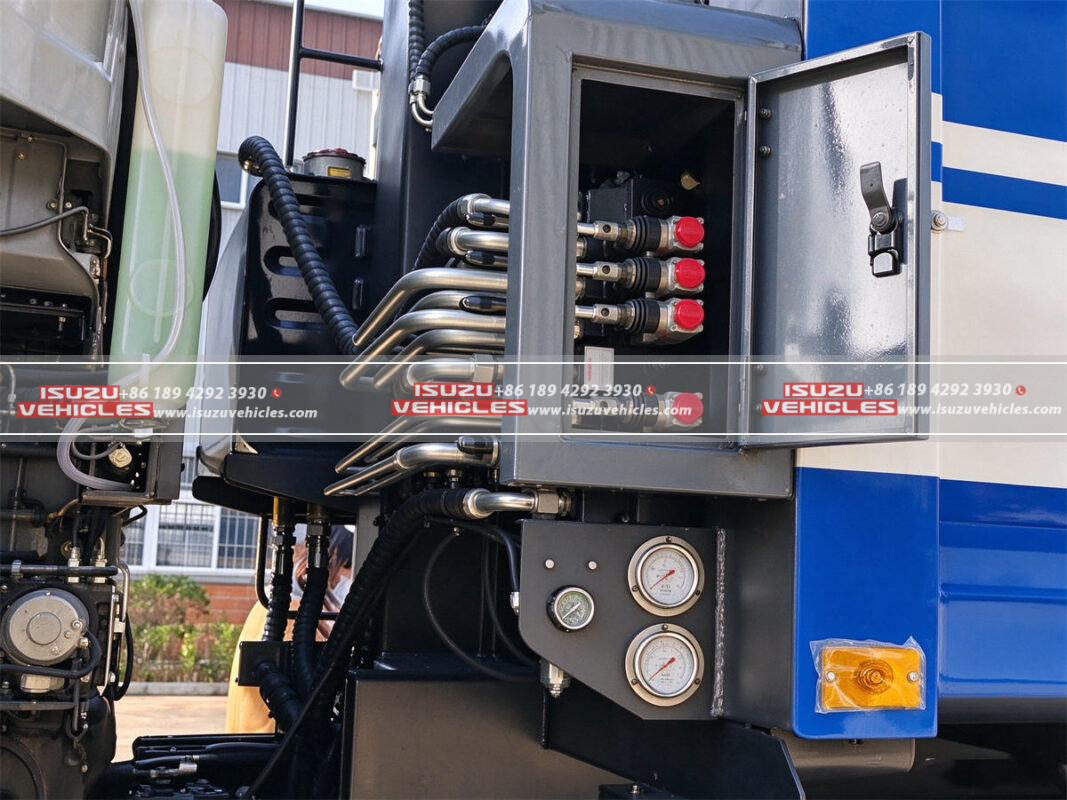 ISUZU 10 CBM Rear Loader Garbage Truck Details (2)