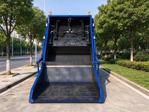 ISUZU 10 CBM Rear Loader Garbage Truck Working