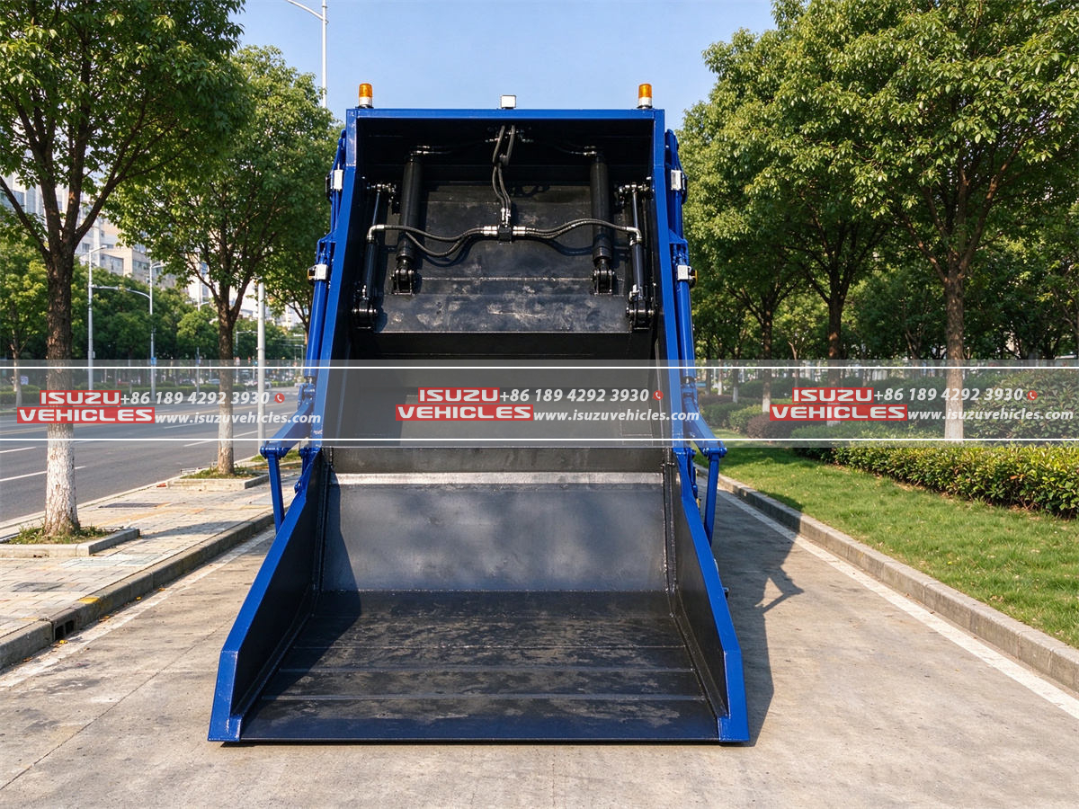 ISUZU 10 CBM Rear Loader Garbage Truck Working ISUZU 10 CBM Rear Loader Garbage Truck Working