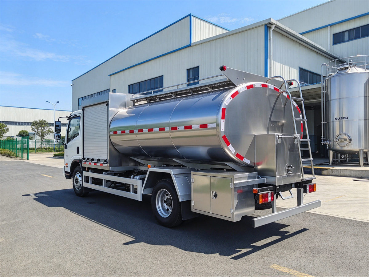 ISUZU 12 CBM Raw Milk Tanker Truck Back ISUZU 12 CBM Raw Milk Tanker Truck Back