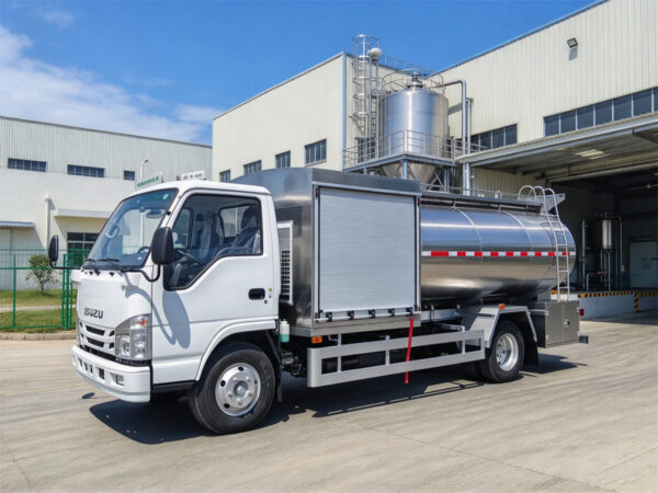 ISUZU 12 CBM Raw Milk Tanker Truck Side