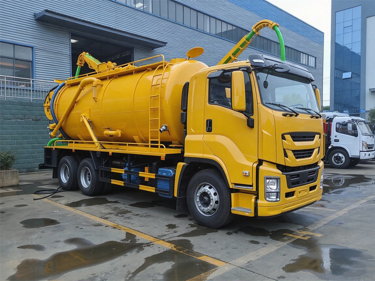 ISUZU 12 CBM Vacuum Suction Truck Tanker ISUZU 12 CBM Vacuum Suction Truck Tanker