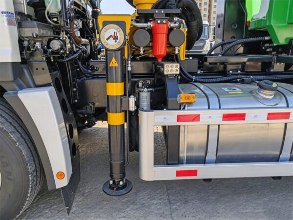 ISUZU 18 Ton Hook Loader Knuckle Crane Truck Panel Details