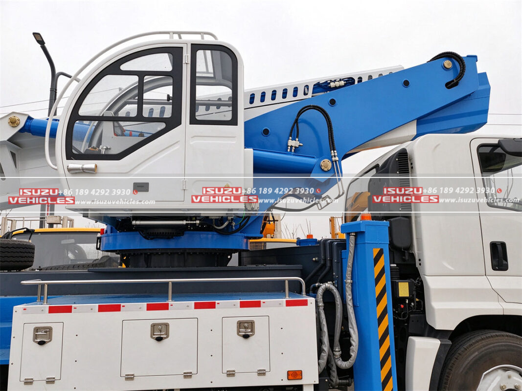 ISUZU 45M Bucket Lift Truck Control View